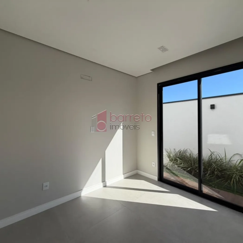 CASA SOBRADO DE ALTO PADRÃO COM 03 SUÍTES À VENDA NO CONDOMÍNIO BRISAS DO LAGO – JUNDIAÍ/SP
