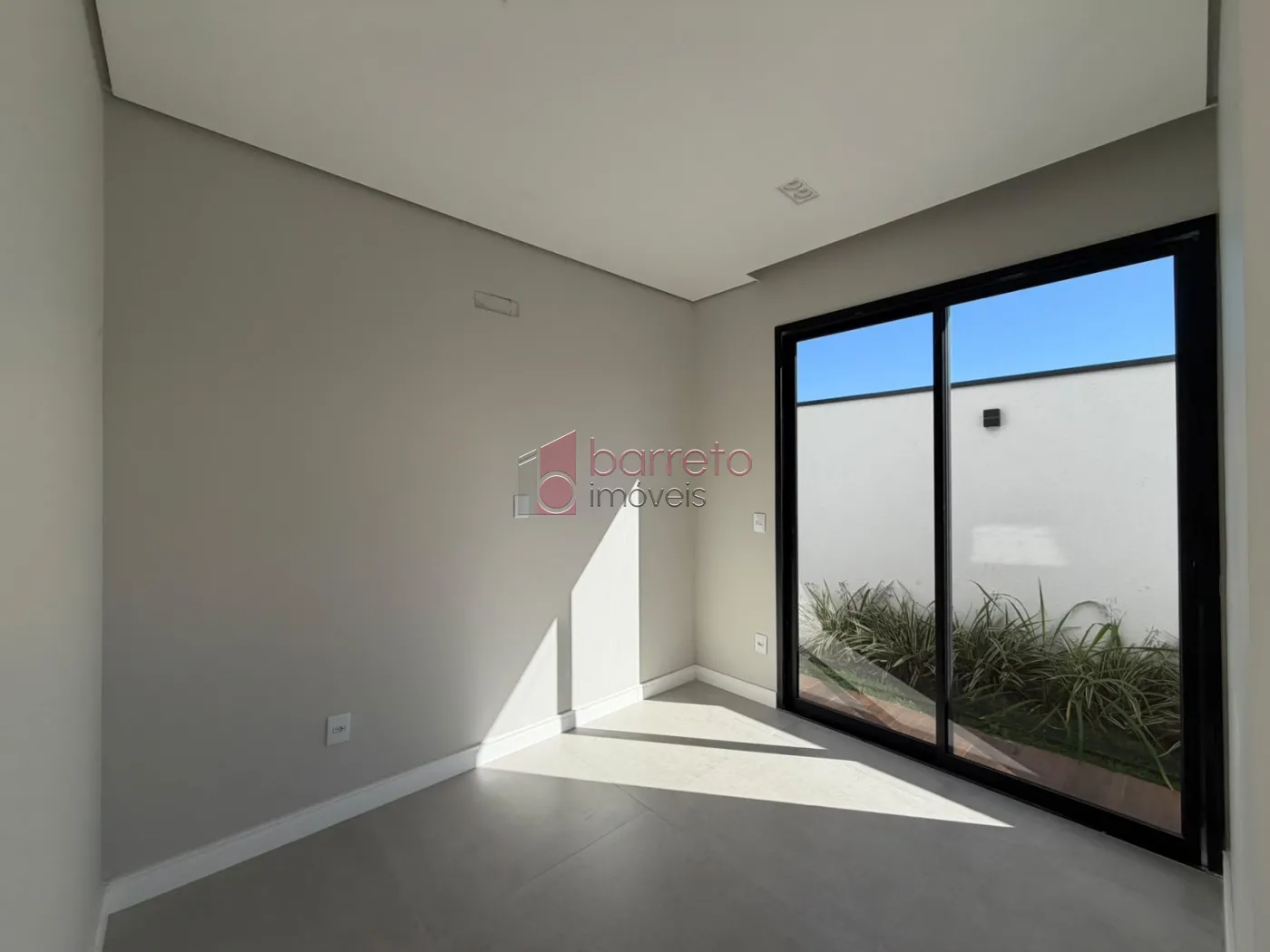 CASA SOBRADO DE ALTO PADRÃO COM 03 SUÍTES À VENDA NO CONDOMÍNIO BRISAS DO LAGO – JUNDIAÍ/SP