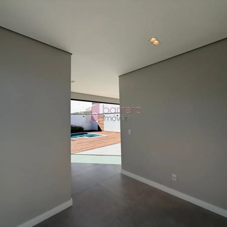 CASA SOBRADO DE ALTO PADRÃO COM 03 SUÍTES À VENDA NO CONDOMÍNIO BRISAS DO LAGO – JUNDIAÍ/SP