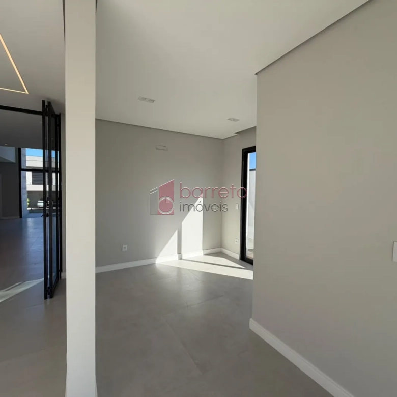 CASA SOBRADO DE ALTO PADRÃO COM 03 SUÍTES À VENDA NO CONDOMÍNIO BRISAS DO LAGO – JUNDIAÍ/SP