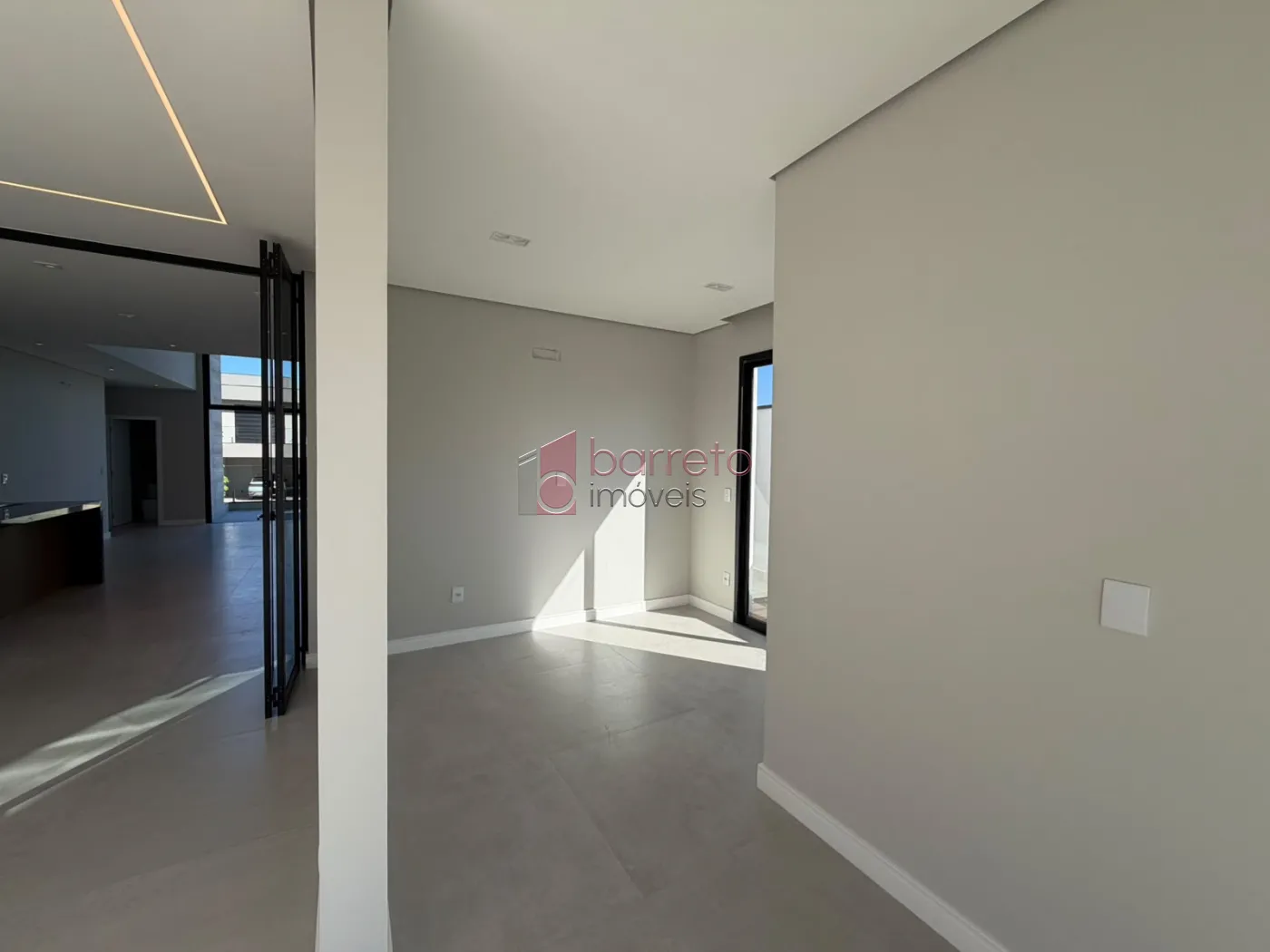 CASA SOBRADO DE ALTO PADRÃO COM 03 SUÍTES À VENDA NO CONDOMÍNIO BRISAS DO LAGO – JUNDIAÍ/SP