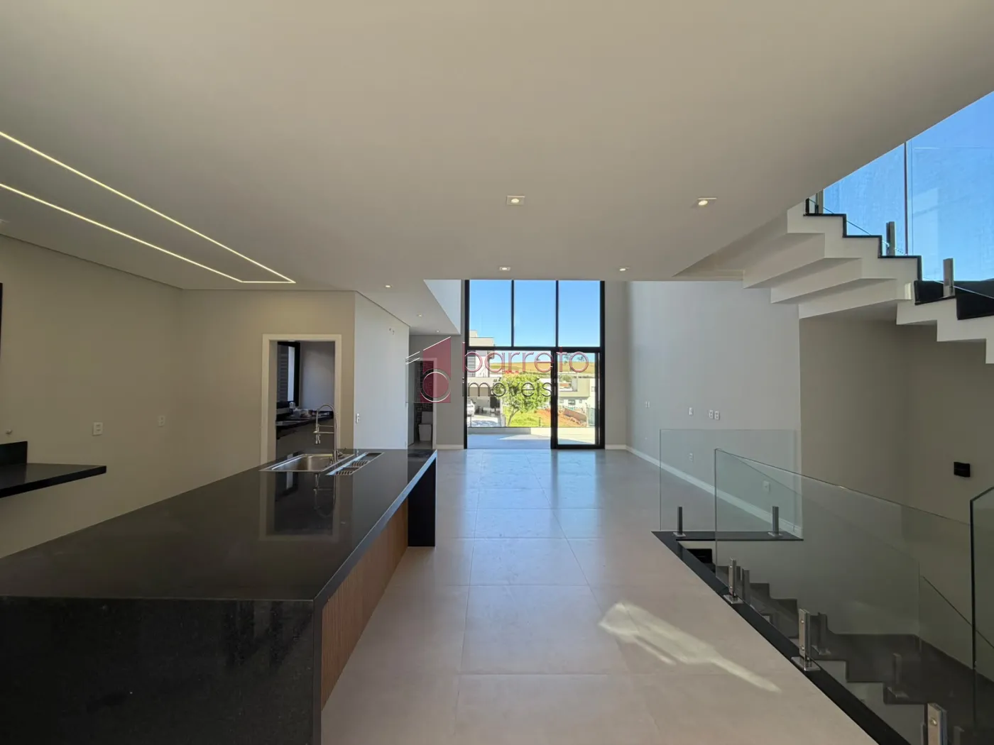 CASA SOBRADO DE ALTO PADRÃO COM 03 SUÍTES À VENDA NO CONDOMÍNIO BRISAS DO LAGO – JUNDIAÍ/SP