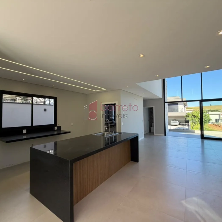 CASA SOBRADO DE ALTO PADRÃO COM 03 SUÍTES À VENDA NO CONDOMÍNIO BRISAS DO LAGO – JUNDIAÍ/SP