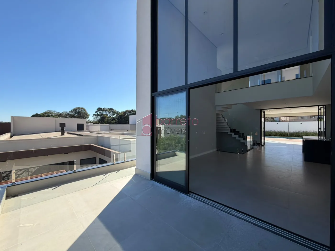 CASA SOBRADO DE ALTO PADRÃO COM 03 SUÍTES À VENDA NO CONDOMÍNIO BRISAS DO LAGO – JUNDIAÍ/SP