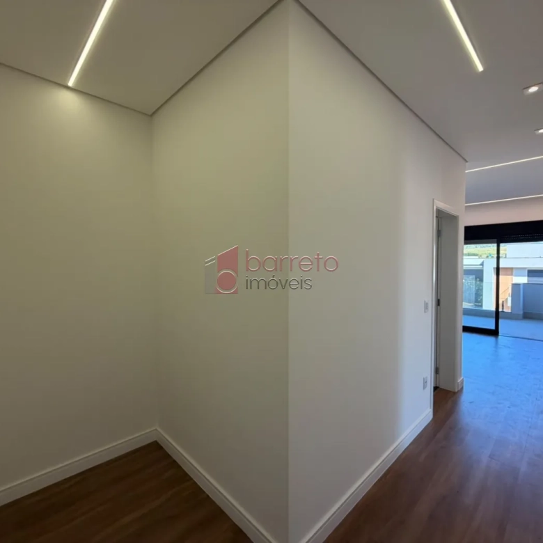 CASA SOBRADO DE ALTO PADRÃO COM 03 SUÍTES À VENDA NO CONDOMÍNIO BRISAS DO LAGO – JUNDIAÍ/SP