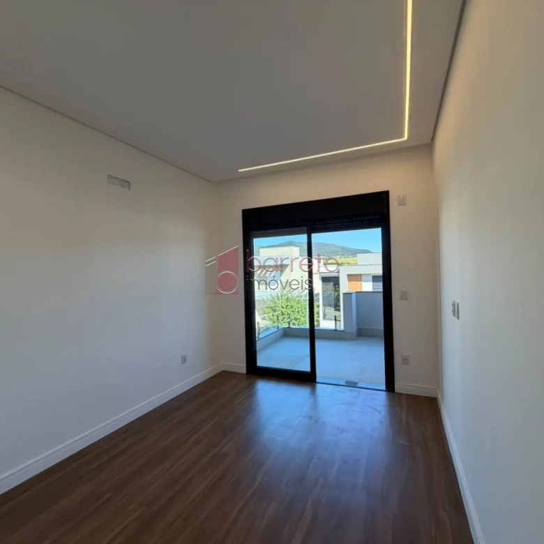CASA SOBRADO DE ALTO PADRÃO COM 03 SUÍTES À VENDA NO CONDOMÍNIO BRISAS DO LAGO – JUNDIAÍ/SP