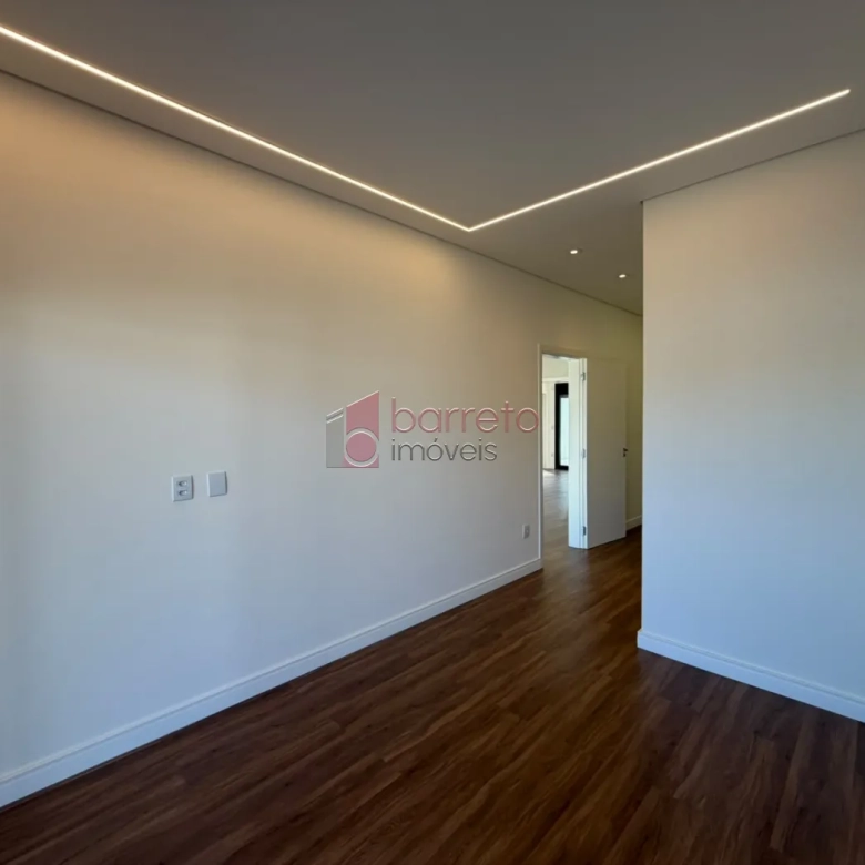 CASA SOBRADO DE ALTO PADRÃO COM 03 SUÍTES À VENDA NO CONDOMÍNIO BRISAS DO LAGO – JUNDIAÍ/SP