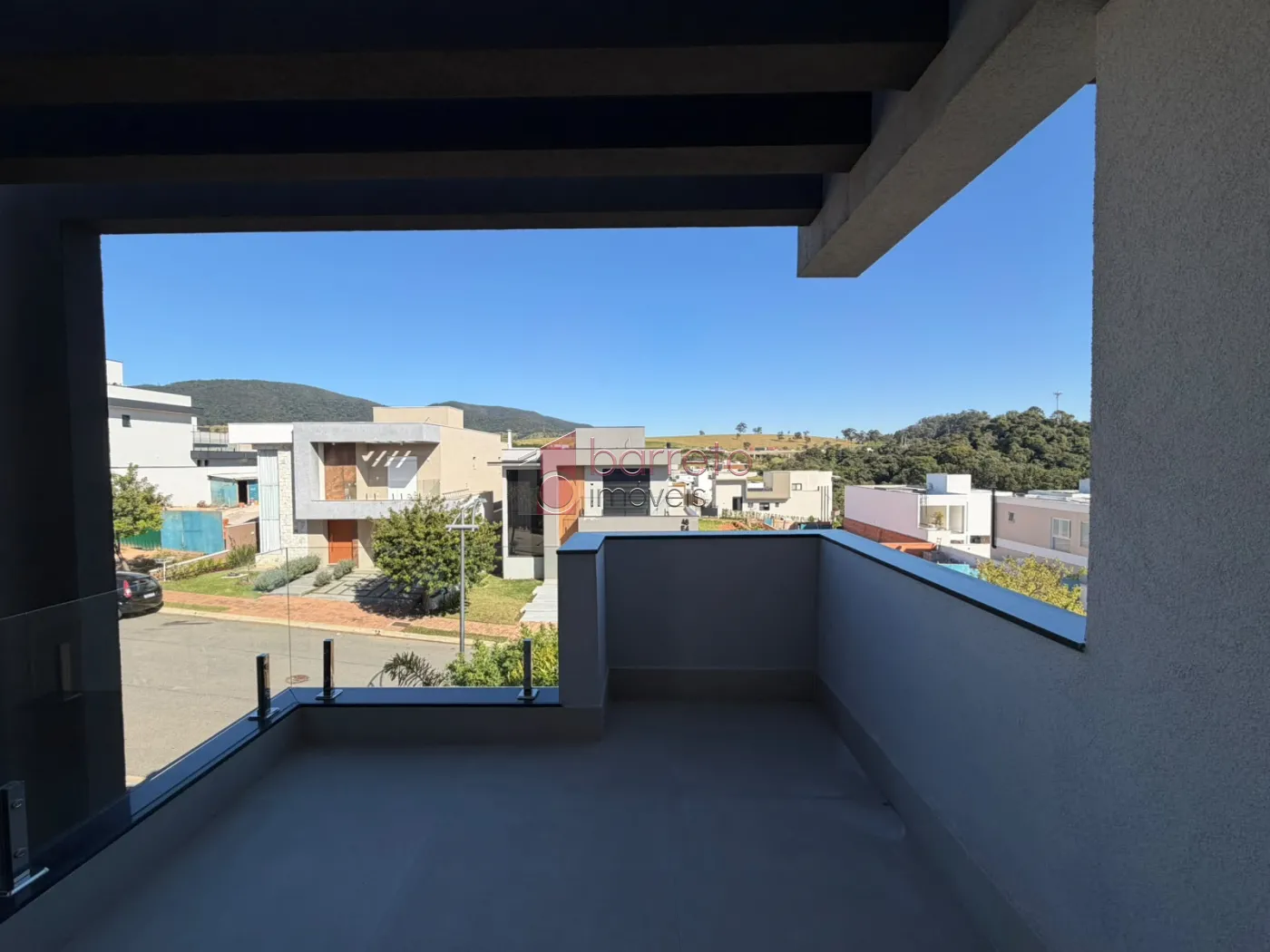 CASA SOBRADO DE ALTO PADRÃO COM 03 SUÍTES À VENDA NO CONDOMÍNIO BRISAS DO LAGO – JUNDIAÍ/SP