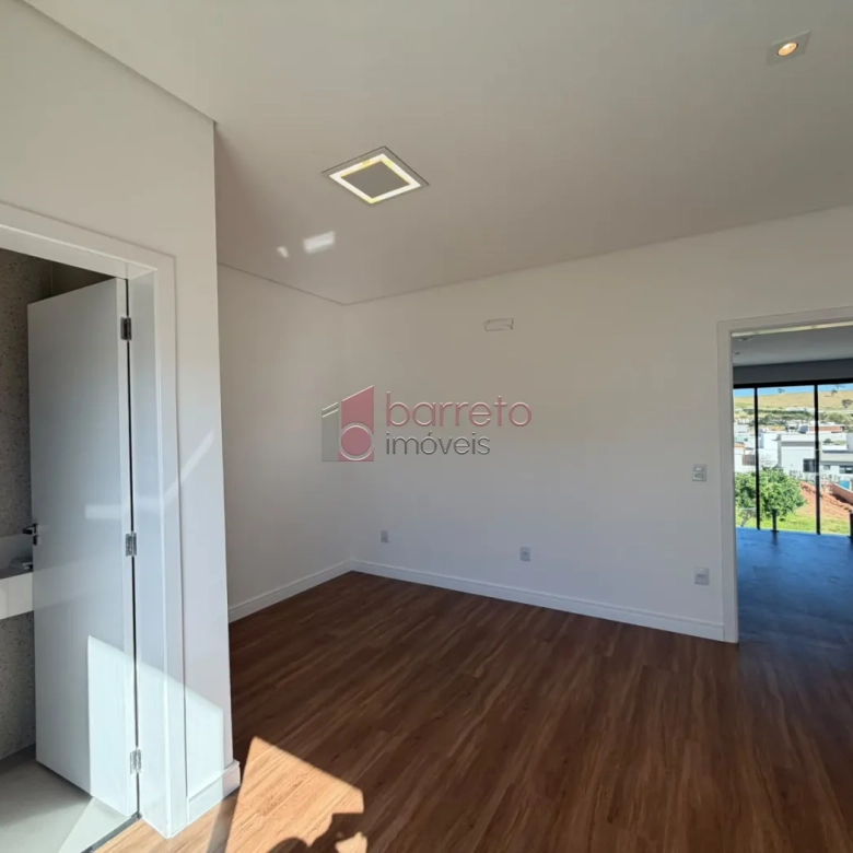 CASA SOBRADO DE ALTO PADRÃO COM 03 SUÍTES À VENDA NO CONDOMÍNIO BRISAS DO LAGO – JUNDIAÍ/SP