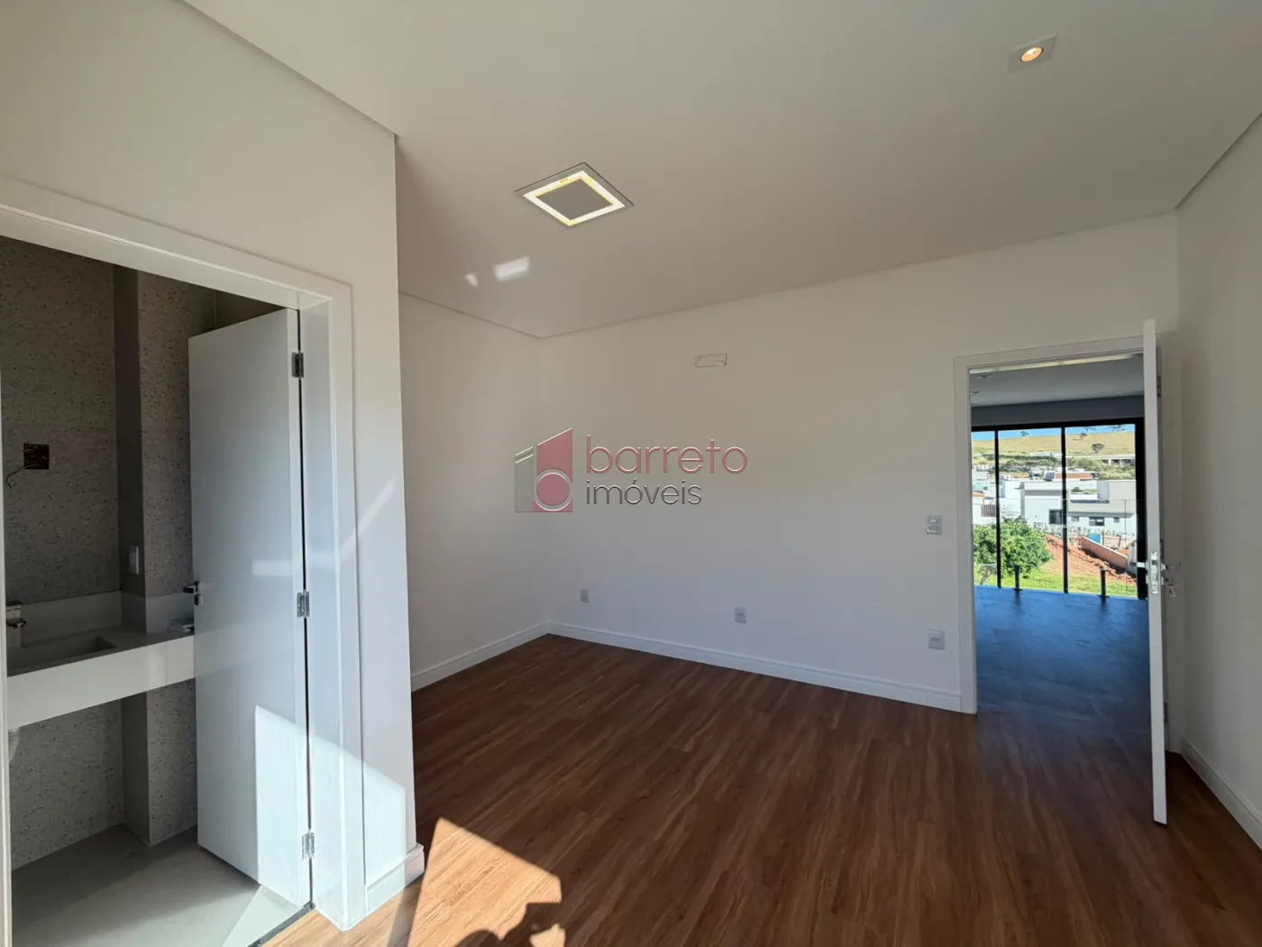 CASA SOBRADO DE ALTO PADRÃO COM 03 SUÍTES À VENDA NO CONDOMÍNIO BRISAS DO LAGO – JUNDIAÍ/SP