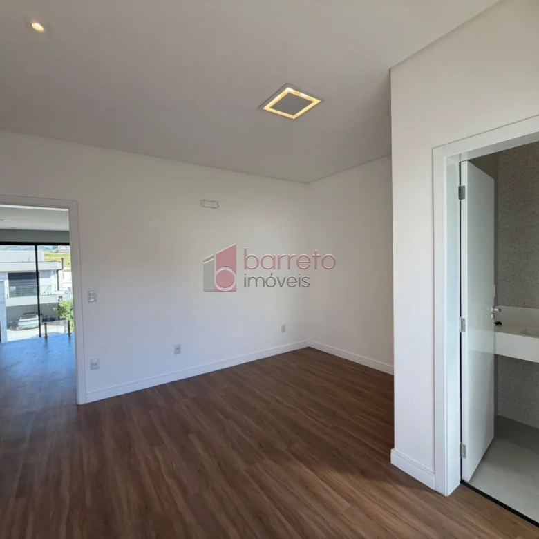 CASA SOBRADO DE ALTO PADRÃO COM 03 SUÍTES À VENDA NO CONDOMÍNIO BRISAS DO LAGO – JUNDIAÍ/SP