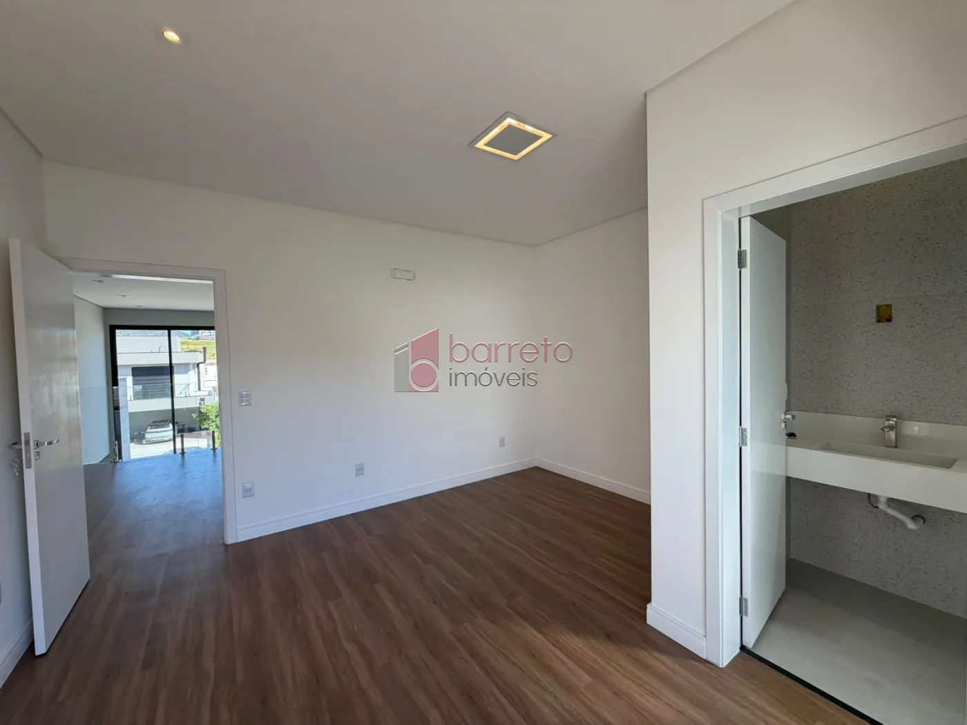 CASA SOBRADO DE ALTO PADRÃO COM 03 SUÍTES À VENDA NO CONDOMÍNIO BRISAS DO LAGO – JUNDIAÍ/SP