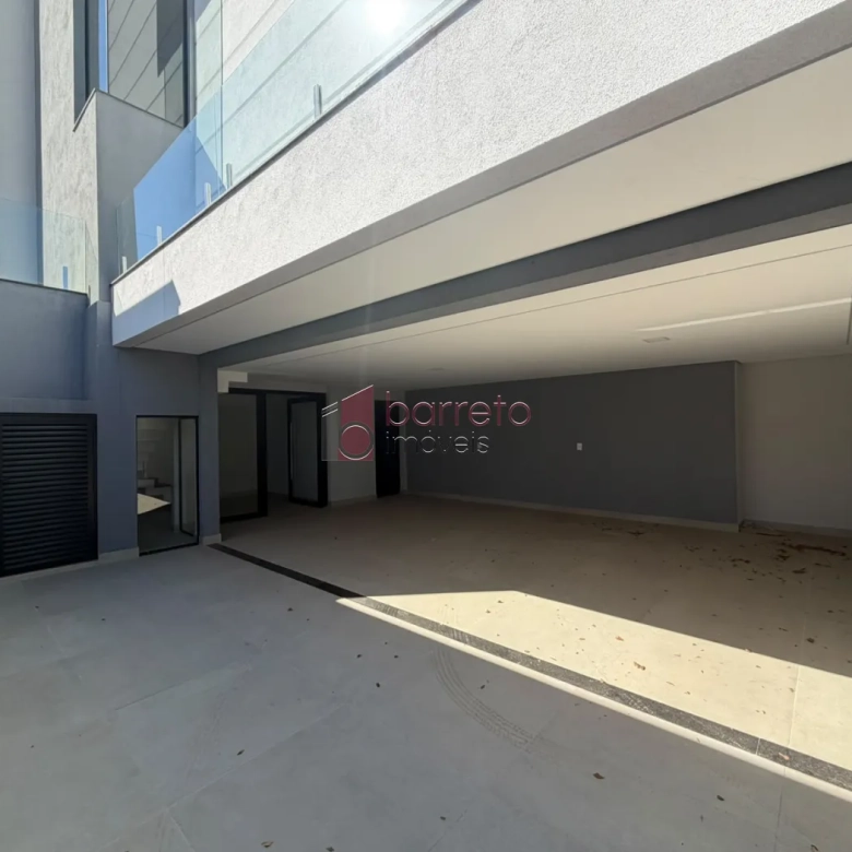 CASA SOBRADO DE ALTO PADRÃO COM 03 SUÍTES À VENDA NO CONDOMÍNIO BRISAS DO LAGO – JUNDIAÍ/SP