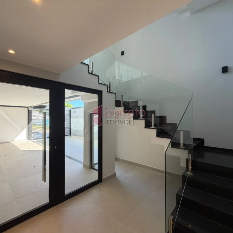 CASA SOBRADO DE ALTO PADRÃO COM 03 SUÍTES À VENDA NO CONDOMÍNIO BRISAS DO LAGO – JUNDIAÍ/SP