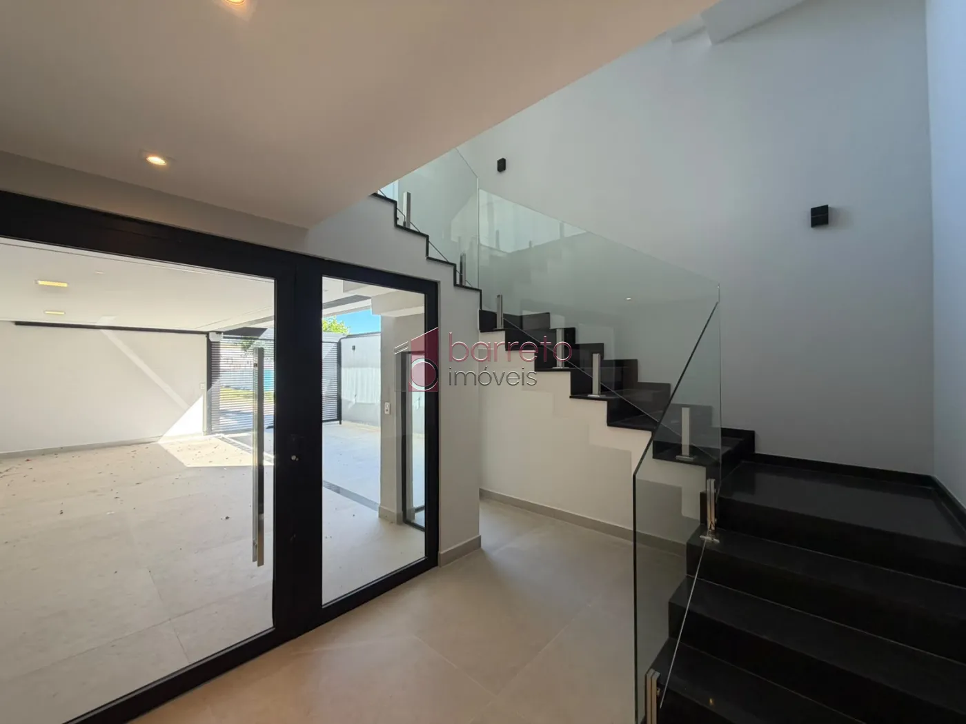 CASA SOBRADO DE ALTO PADRÃO COM 03 SUÍTES À VENDA NO CONDOMÍNIO BRISAS DO LAGO – JUNDIAÍ/SP