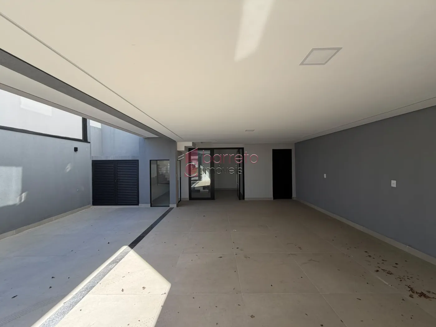 CASA SOBRADO DE ALTO PADRÃO COM 03 SUÍTES À VENDA NO CONDOMÍNIO BRISAS DO LAGO – JUNDIAÍ/SP