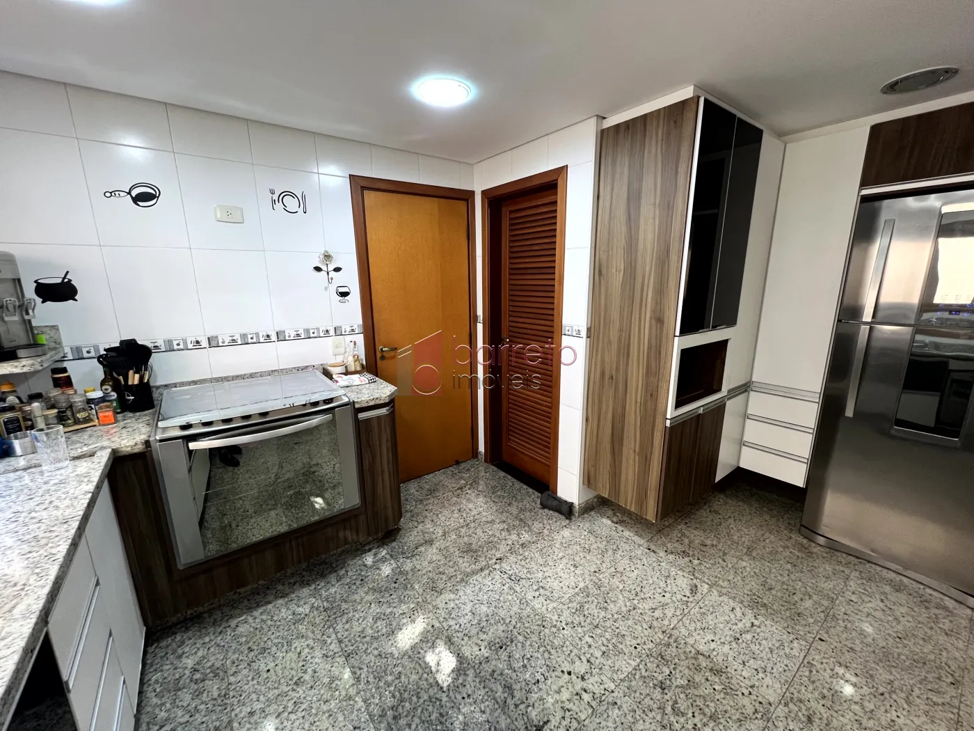 CASA À VENDA NO CONDOMÍNIO PORTAL DO PARAÍSO 2 EM JUNDIAÍ/SP