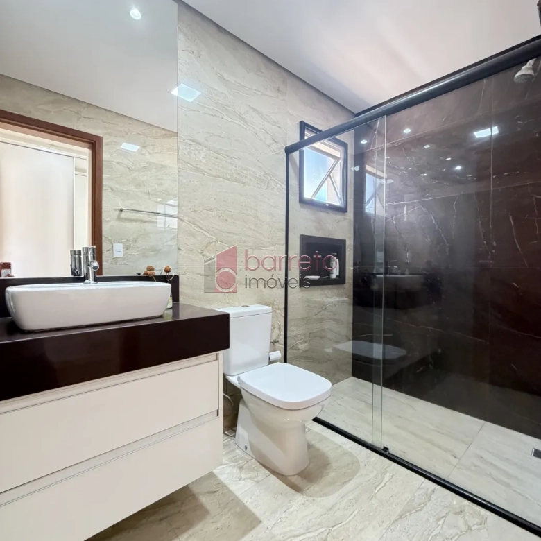SOBRADO À VENDA – 03 QUARTOS – RESIDENCIAL DOS IPÊS – JUNDIAÍ/SP