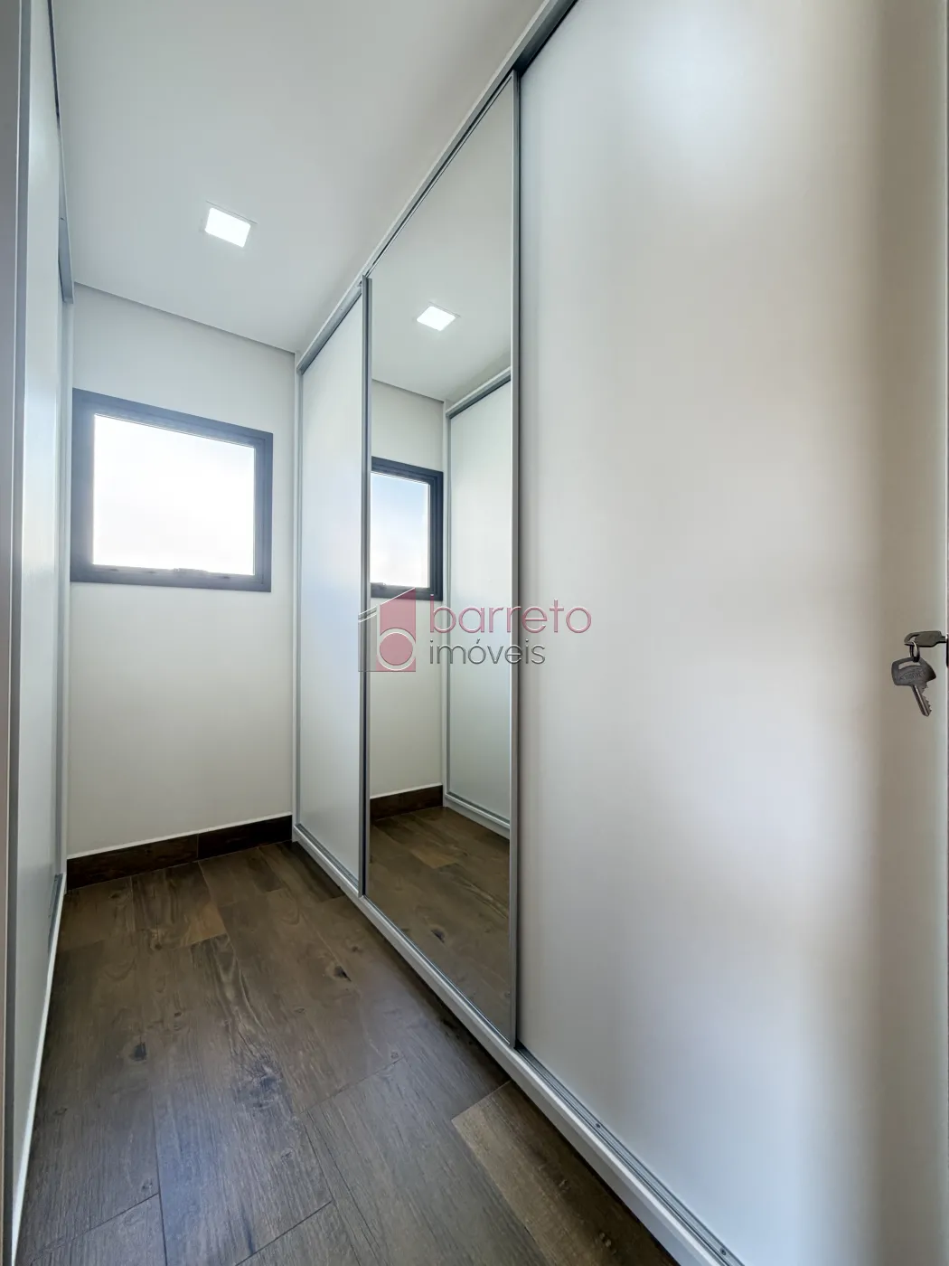 SOBRADO À VENDA – 03 QUARTOS – RESIDENCIAL DOS IPÊS – JUNDIAÍ/SP