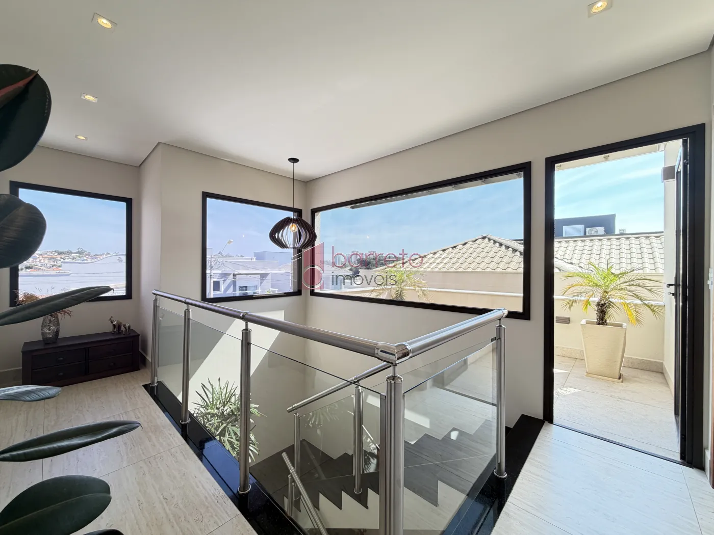 SOBRADO À VENDA – 03 QUARTOS – RESIDENCIAL DOS IPÊS – JUNDIAÍ/SP