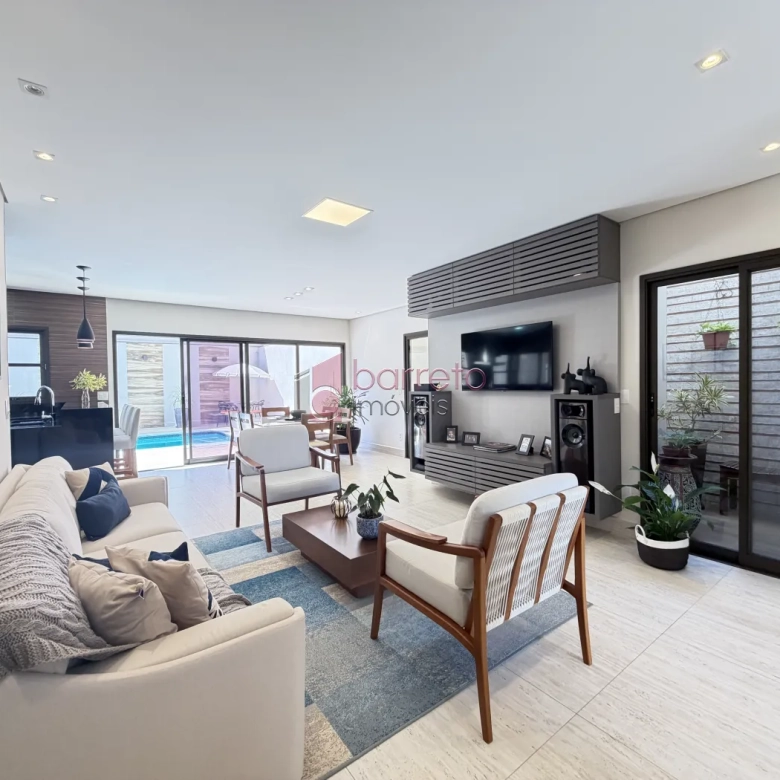 SOBRADO À VENDA – 03 QUARTOS – RESIDENCIAL DOS IPÊS – JUNDIAÍ/SP