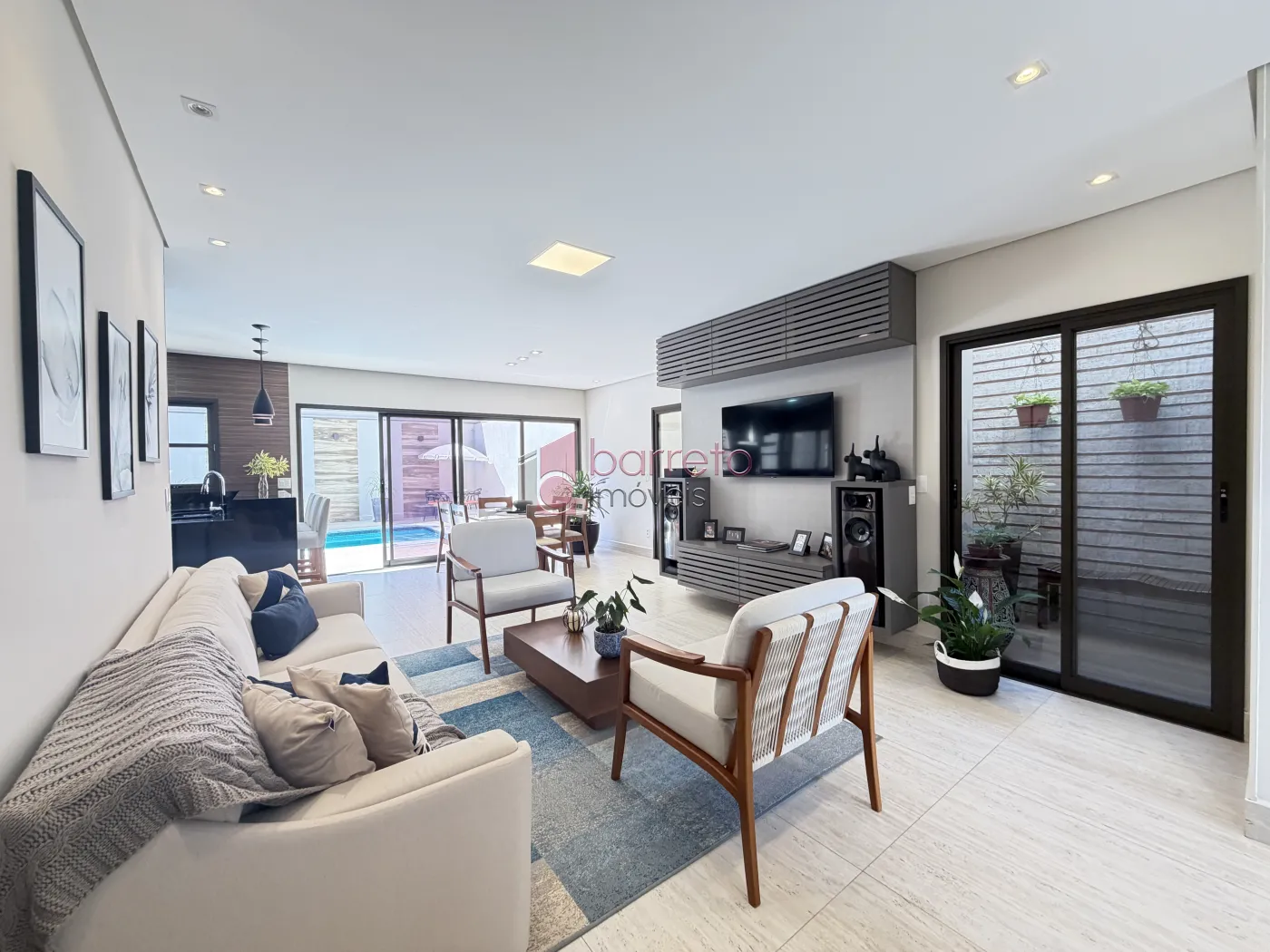 SOBRADO À VENDA – 03 QUARTOS – RESIDENCIAL DOS IPÊS – JUNDIAÍ/SP