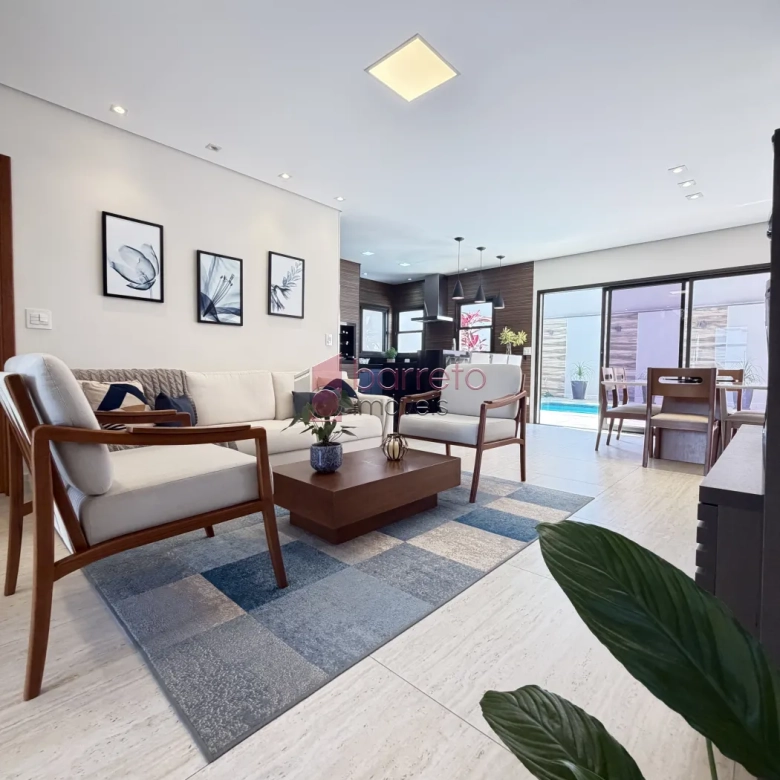 SOBRADO À VENDA – 03 QUARTOS – RESIDENCIAL DOS IPÊS – JUNDIAÍ/SP