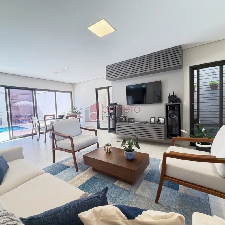 SOBRADO À VENDA – 03 QUARTOS – RESIDENCIAL DOS IPÊS – JUNDIAÍ/SP