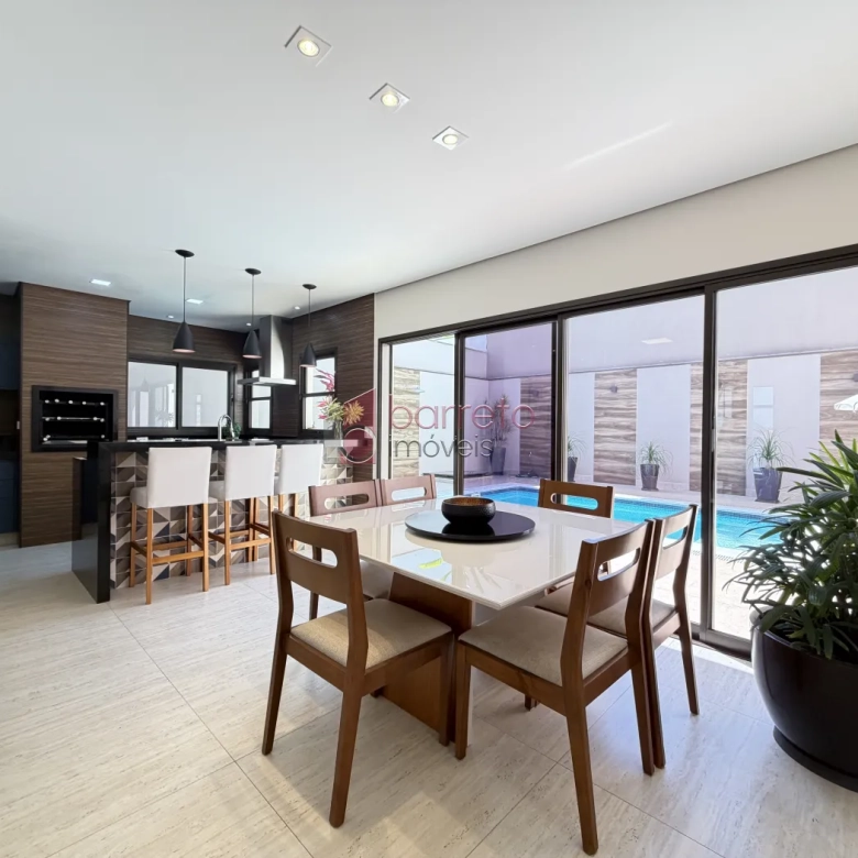 SOBRADO À VENDA – 03 QUARTOS – RESIDENCIAL DOS IPÊS – JUNDIAÍ/SP