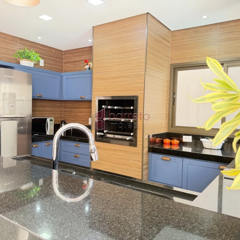 SOBRADO À VENDA – 03 QUARTOS – RESIDENCIAL DOS IPÊS – JUNDIAÍ/SP