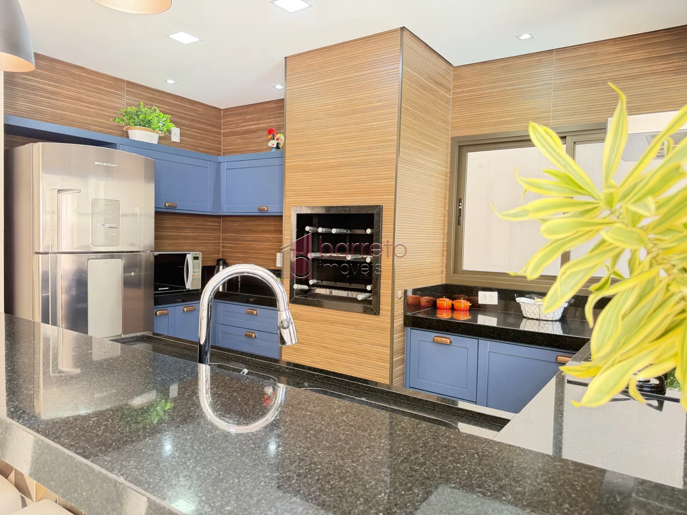 SOBRADO À VENDA – 03 QUARTOS – RESIDENCIAL DOS IPÊS – JUNDIAÍ/SP