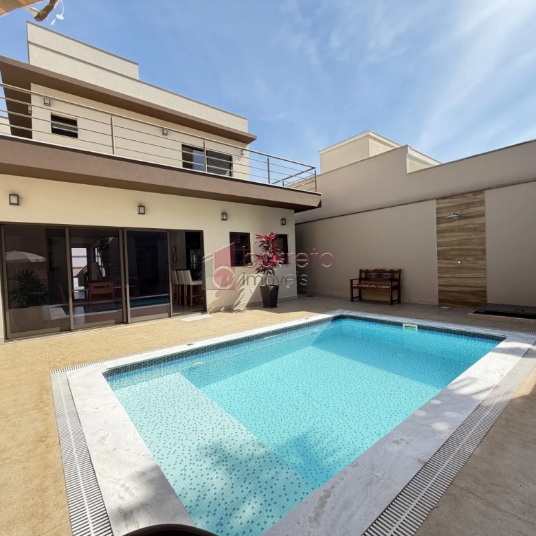SOBRADO À VENDA – 03 QUARTOS – RESIDENCIAL DOS IPÊS – JUNDIAÍ/SP