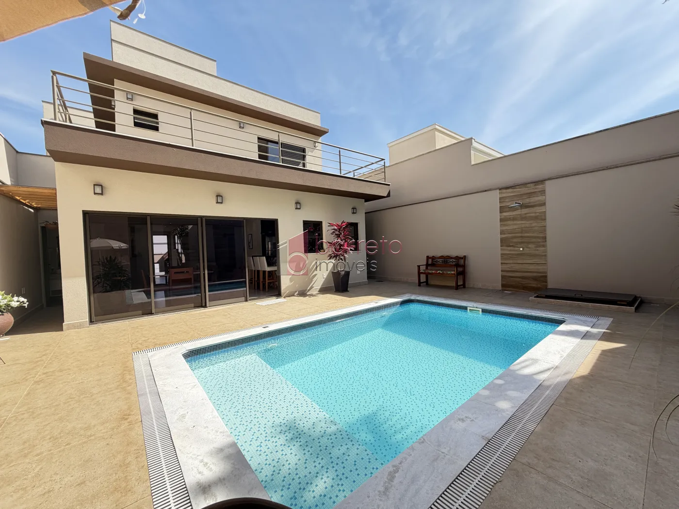 SOBRADO À VENDA – 03 QUARTOS – RESIDENCIAL DOS IPÊS – JUNDIAÍ/SP