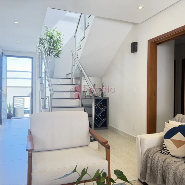SOBRADO À VENDA – 03 QUARTOS – RESIDENCIAL DOS IPÊS – JUNDIAÍ/SP