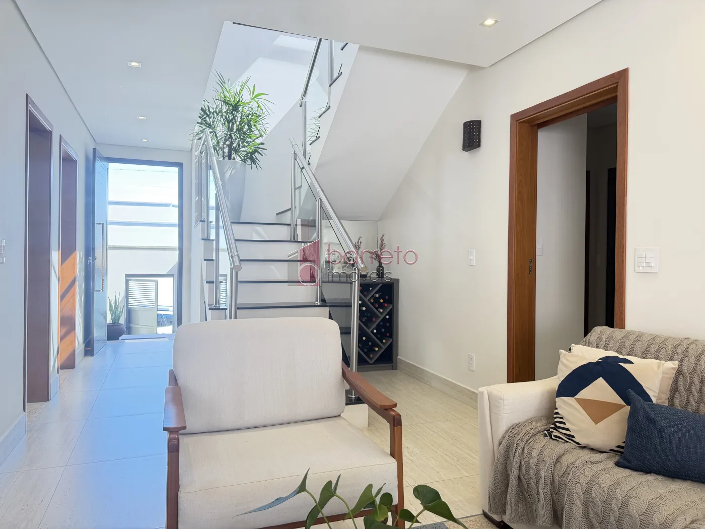 SOBRADO À VENDA – 03 QUARTOS – RESIDENCIAL DOS IPÊS – JUNDIAÍ/SP