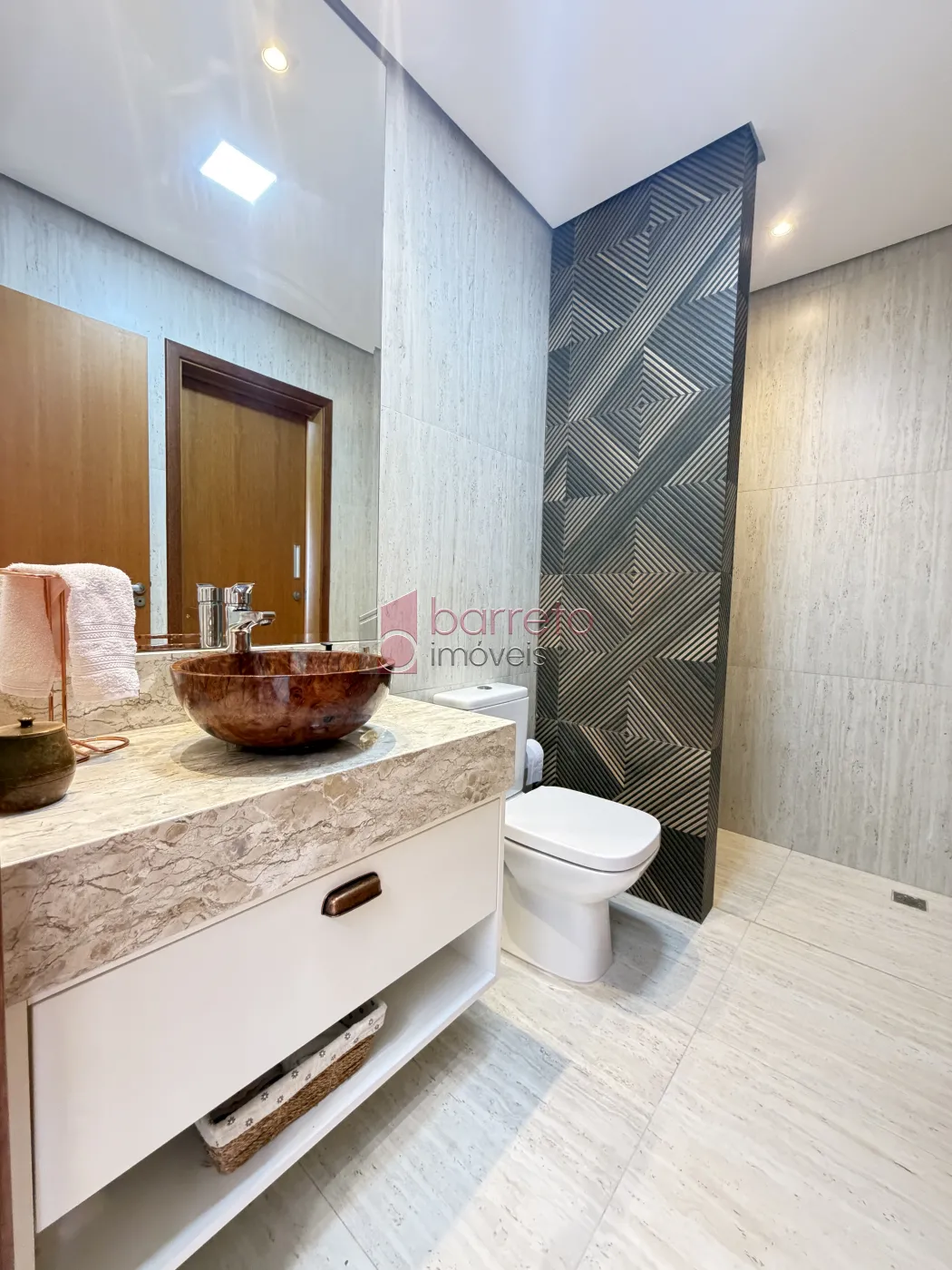 SOBRADO À VENDA – 03 QUARTOS – RESIDENCIAL DOS IPÊS – JUNDIAÍ/SP