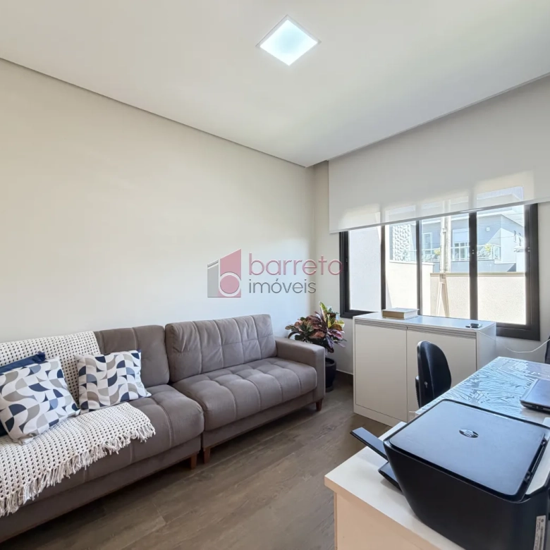 SOBRADO À VENDA – 03 QUARTOS – RESIDENCIAL DOS IPÊS – JUNDIAÍ/SP