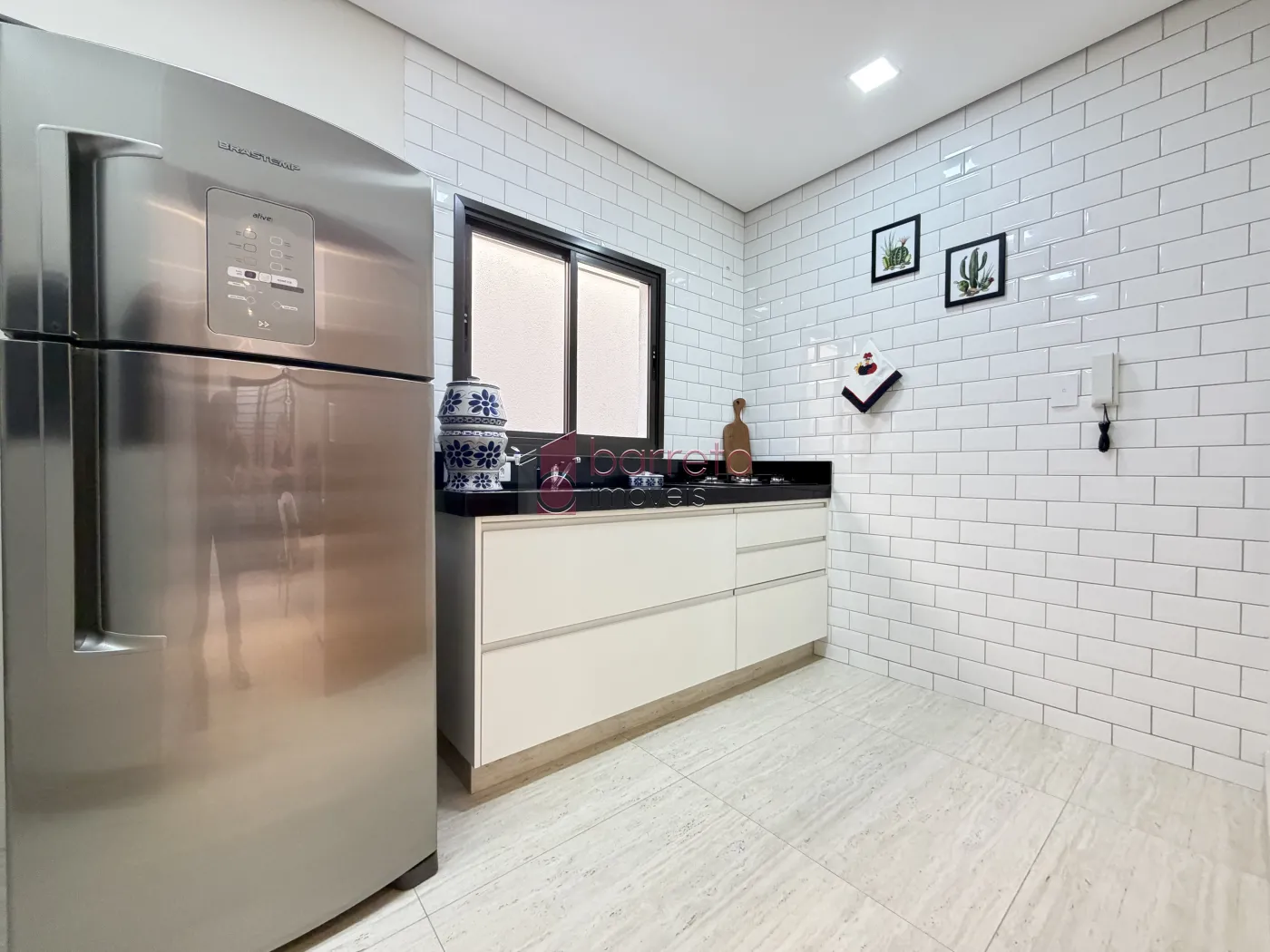 SOBRADO À VENDA – 03 QUARTOS – RESIDENCIAL DOS IPÊS – JUNDIAÍ/SP