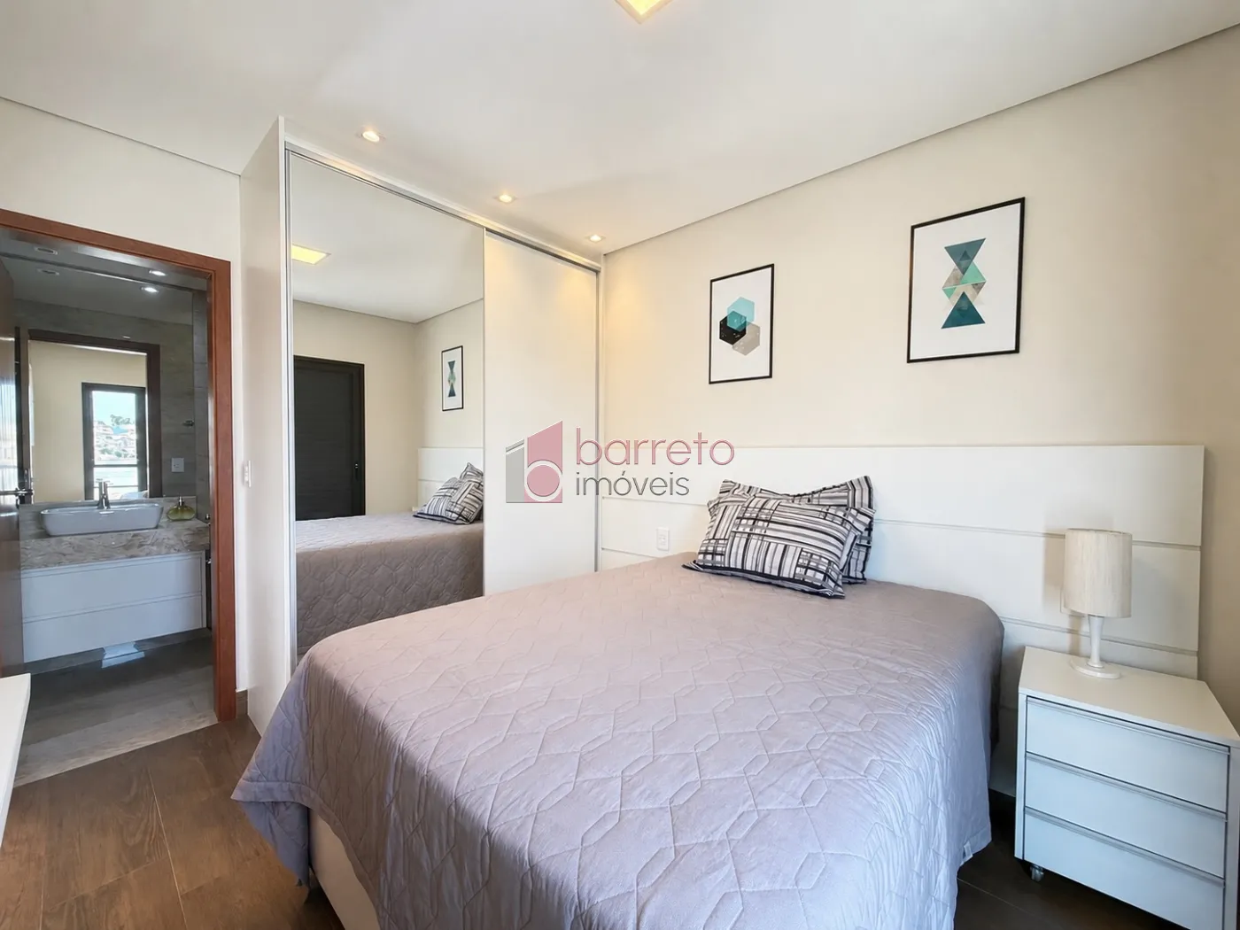 SOBRADO À VENDA – 03 QUARTOS – RESIDENCIAL DOS IPÊS – JUNDIAÍ/SP
