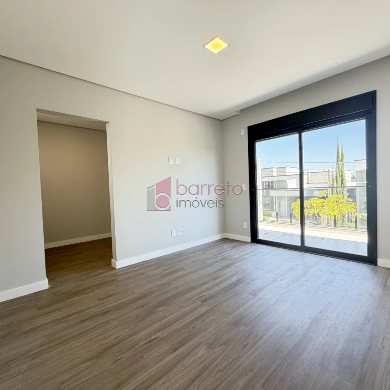 SOBRADO À VENDA – 03 QUARTOS – RESIDENCIAL DOS IPÊS – JUNDIAÍ/SP