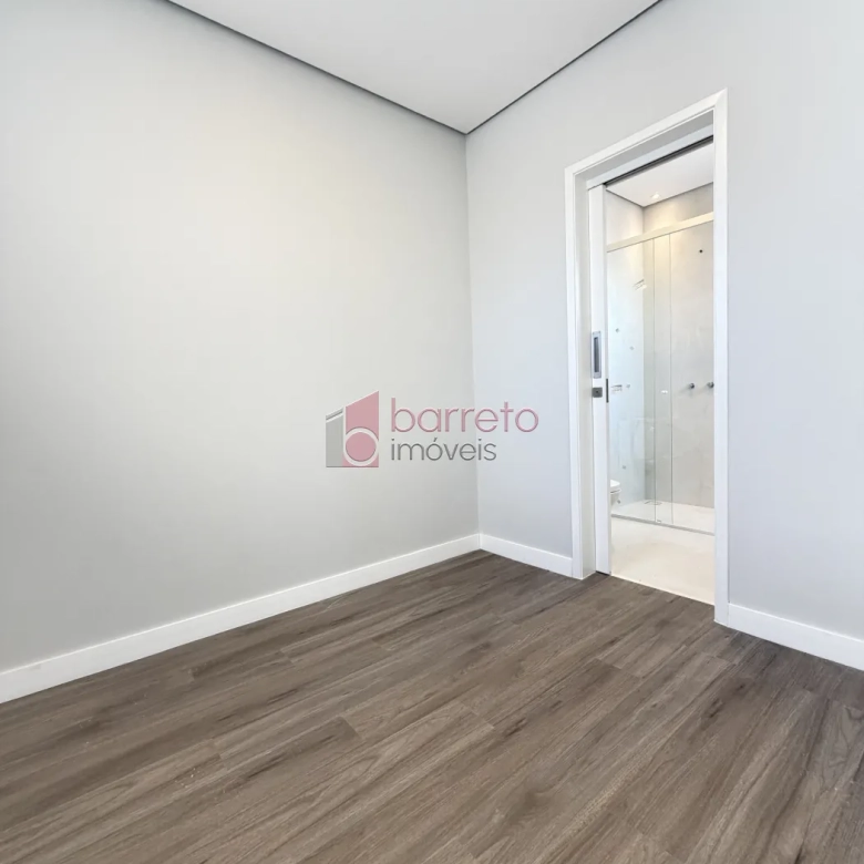 SOBRADO À VENDA – 03 QUARTOS – RESIDENCIAL DOS IPÊS – JUNDIAÍ/SP