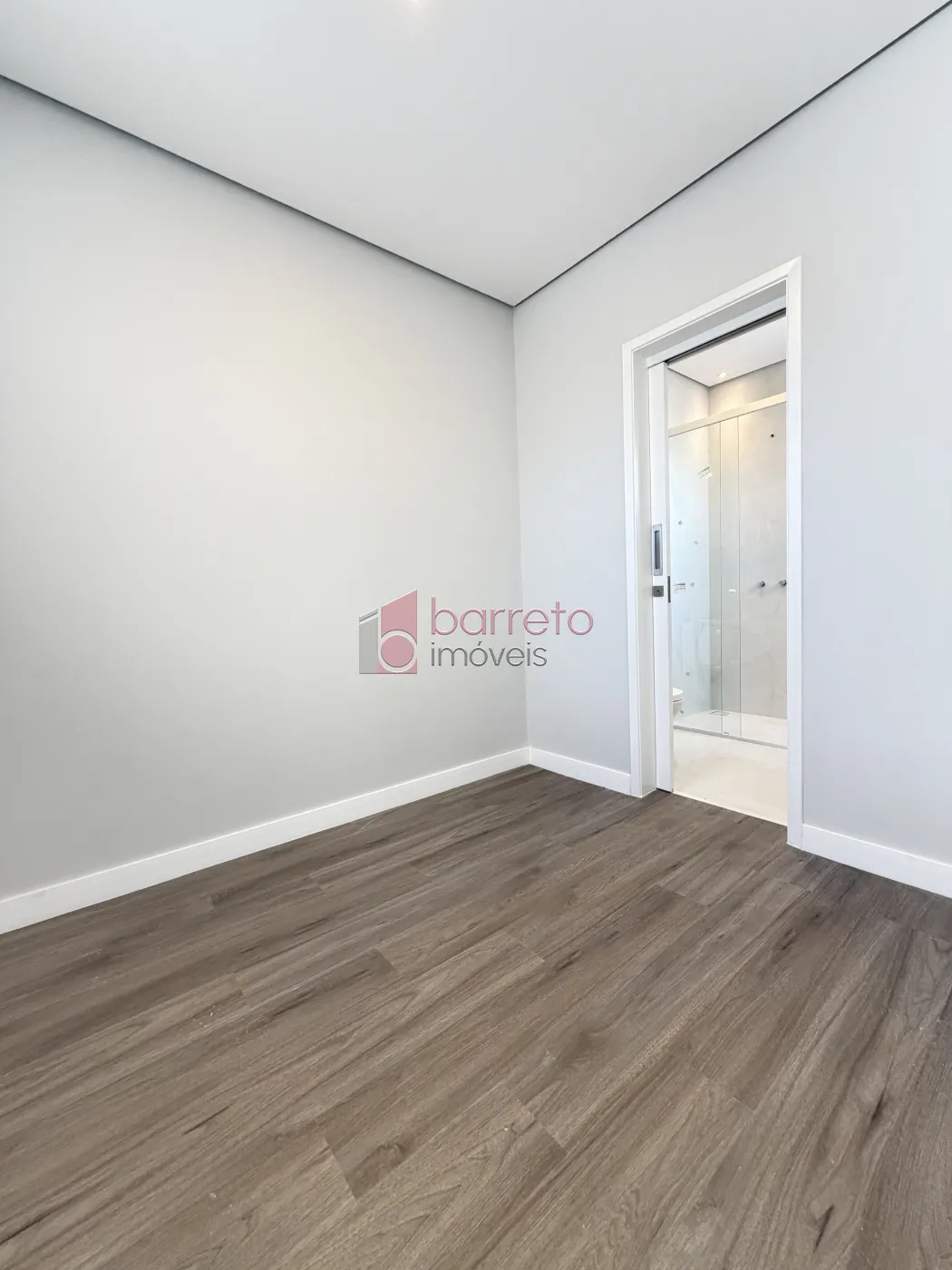 SOBRADO À VENDA – 03 QUARTOS – RESIDENCIAL DOS IPÊS – JUNDIAÍ/SP