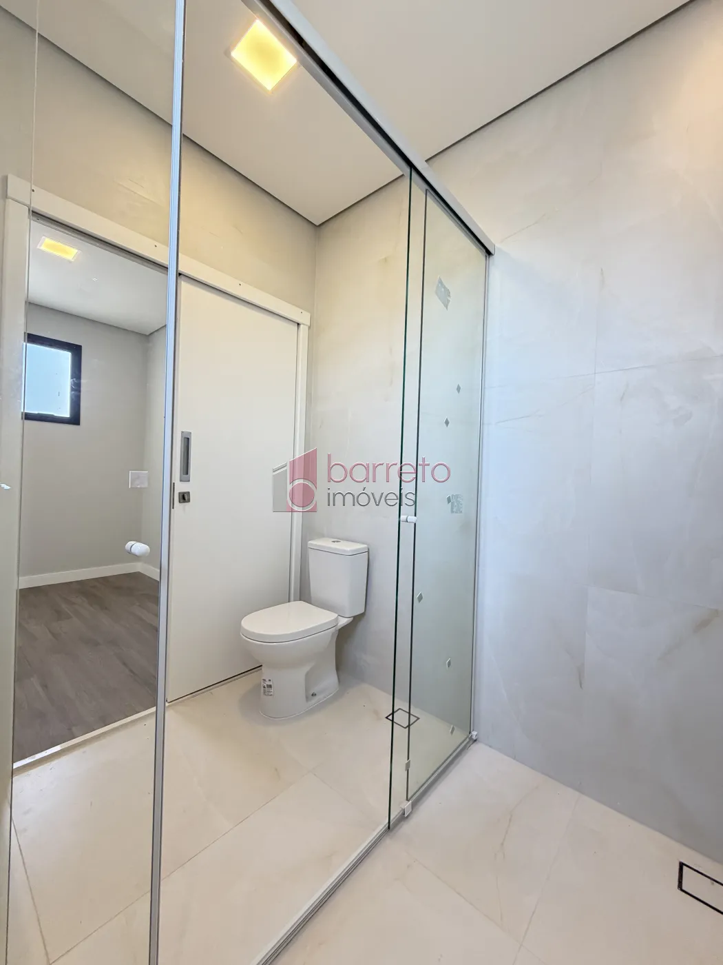 SOBRADO À VENDA – 03 QUARTOS – RESIDENCIAL DOS IPÊS – JUNDIAÍ/SP