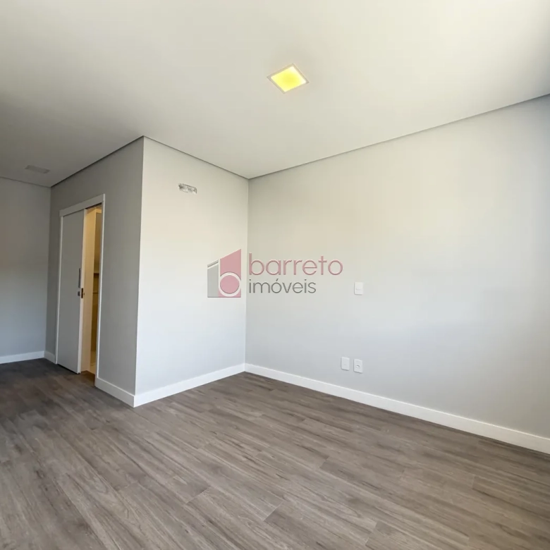 SOBRADO À VENDA – 03 QUARTOS – RESIDENCIAL DOS IPÊS – JUNDIAÍ/SP