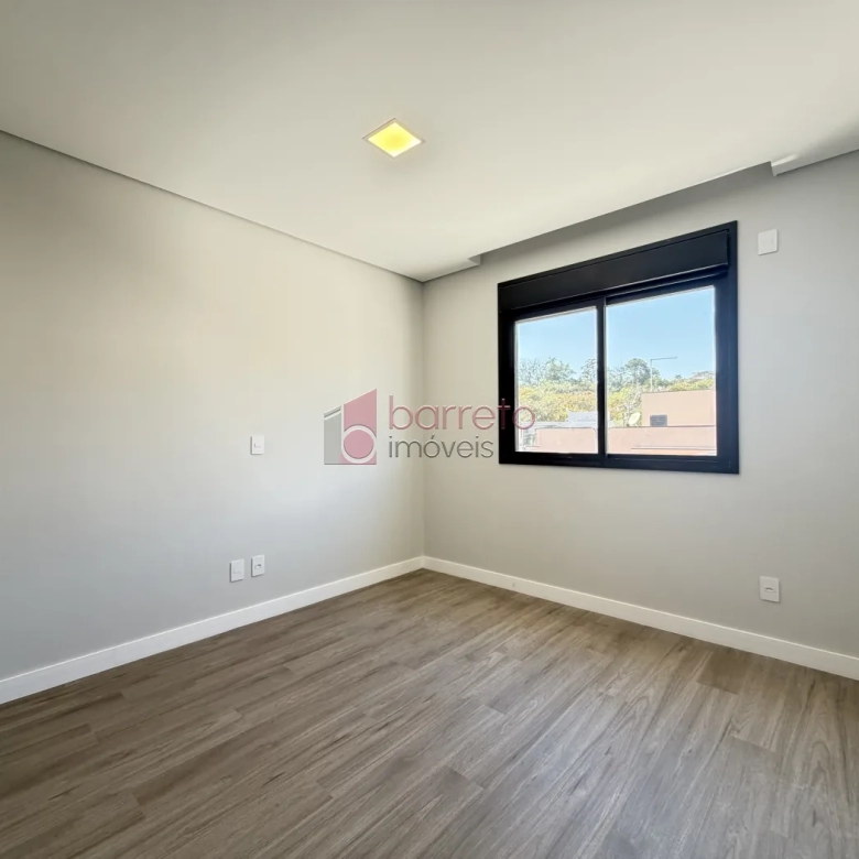 SOBRADO À VENDA – 03 QUARTOS – RESIDENCIAL DOS IPÊS – JUNDIAÍ/SP