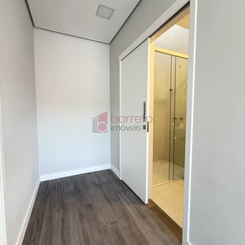 SOBRADO À VENDA – 03 QUARTOS – RESIDENCIAL DOS IPÊS – JUNDIAÍ/SP