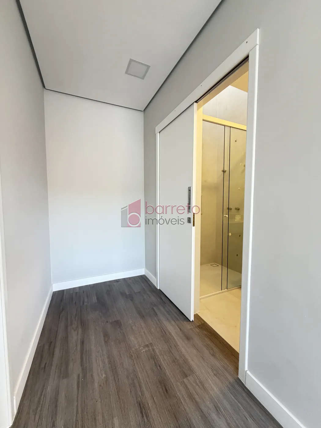 SOBRADO À VENDA – 03 QUARTOS – RESIDENCIAL DOS IPÊS – JUNDIAÍ/SP