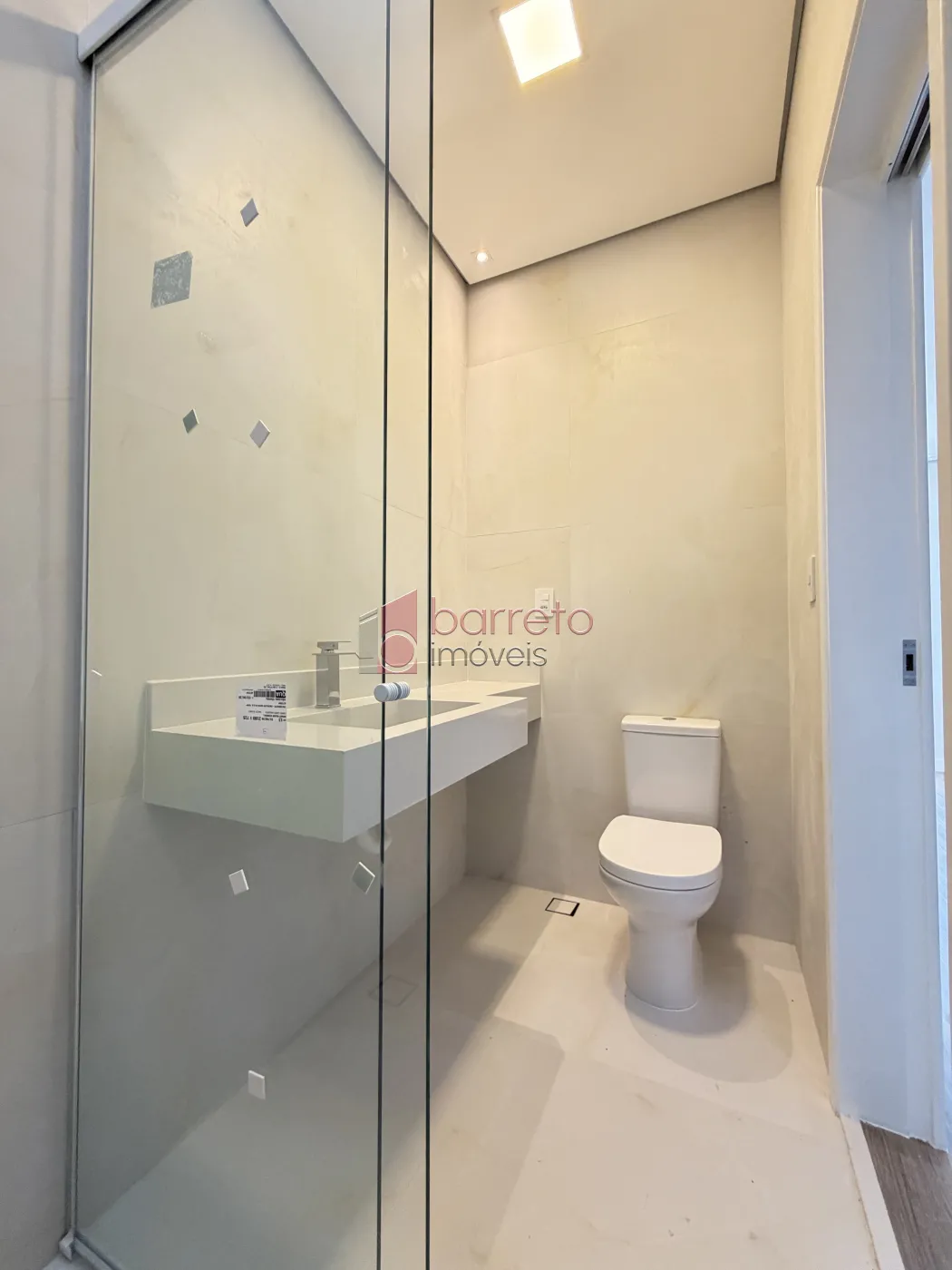SOBRADO À VENDA – 03 QUARTOS – RESIDENCIAL DOS IPÊS – JUNDIAÍ/SP