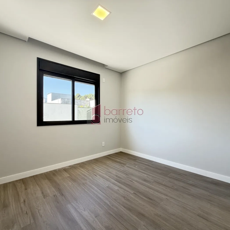 SOBRADO À VENDA – 03 QUARTOS – RESIDENCIAL DOS IPÊS – JUNDIAÍ/SP