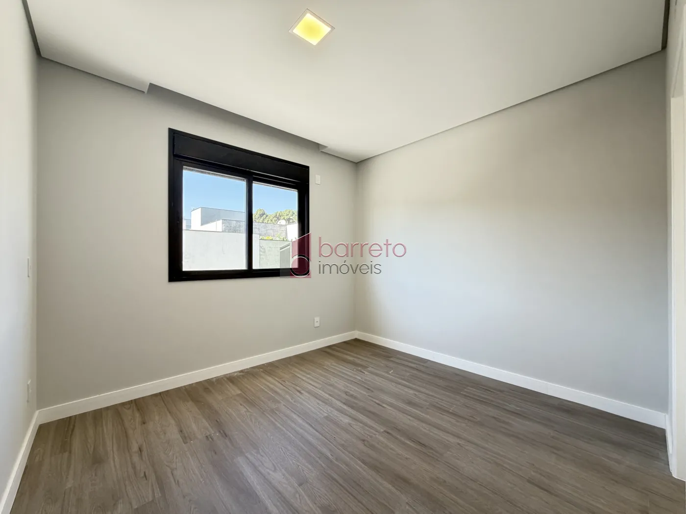 SOBRADO À VENDA – 03 QUARTOS – RESIDENCIAL DOS IPÊS – JUNDIAÍ/SP
